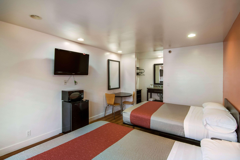 Bedroom 4, Rodeway Inn, Los Angeles