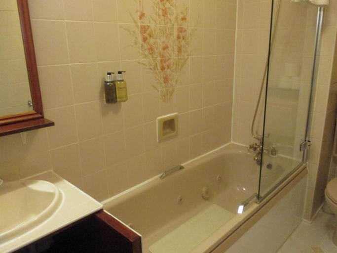 Bathroom, Mitre House, London