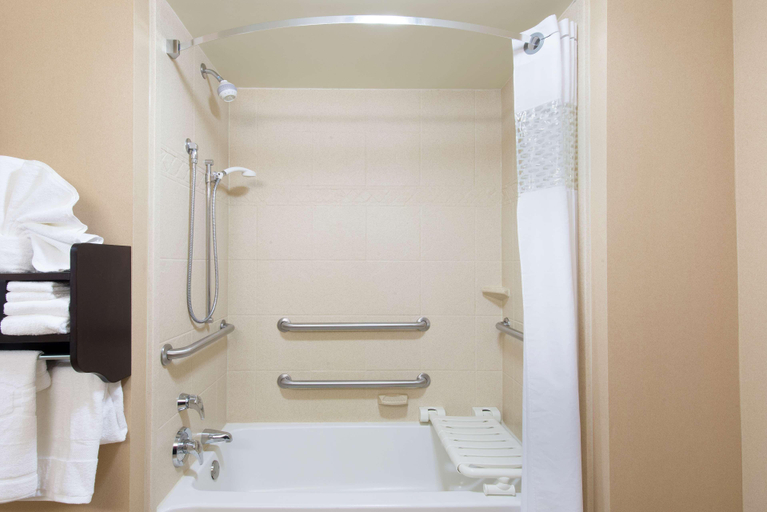 Bathroom 4, Hampton Inn & Suites Scottsboro, Jackson