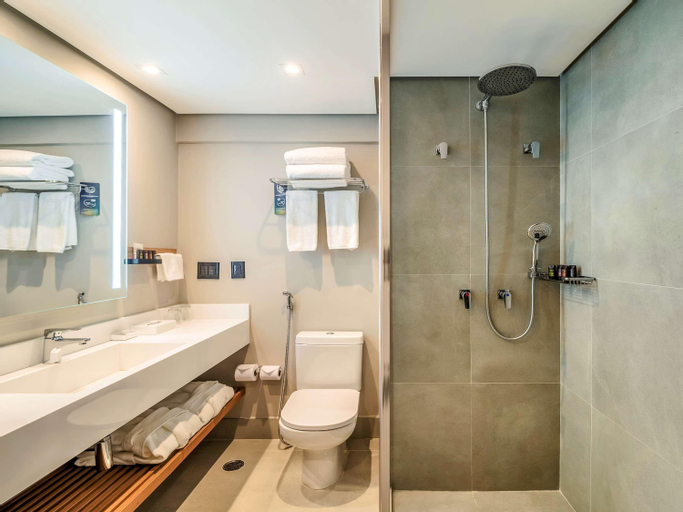 Bathroom 7