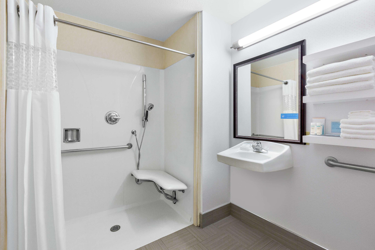 Bathroom 5, Hampton Inn & Suites Mountain View, Santa Clara