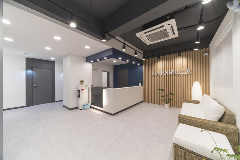 Public Area 2, La Famille, Yangyang