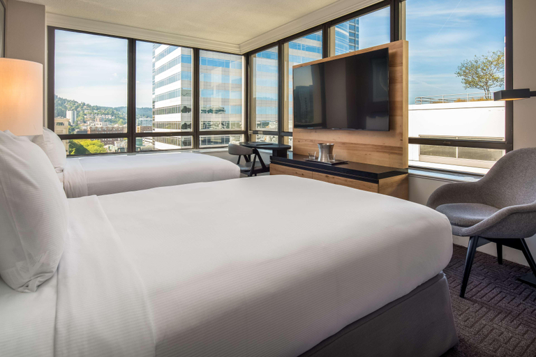 Bedroom 2, Hilton Portland Downtown, Multnomah