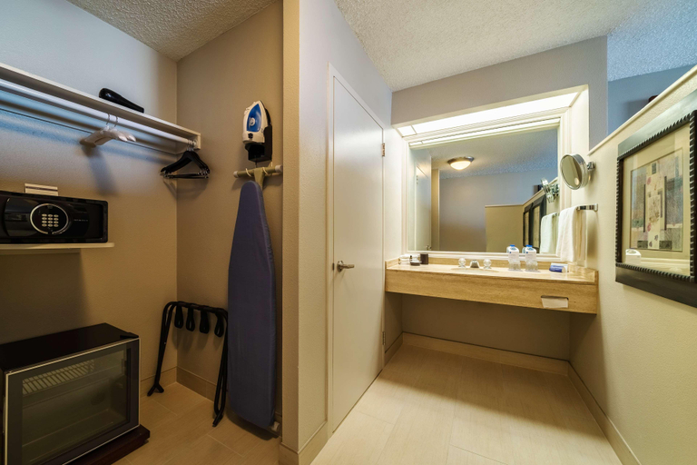 Bathroom 5, Hyatt Regency Miami, Miami-Dade