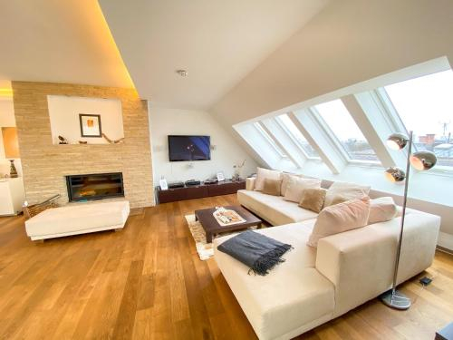 Exklusives Panorama Penthouse im Herzen von Munchen, Dachterasse, Kamin, München