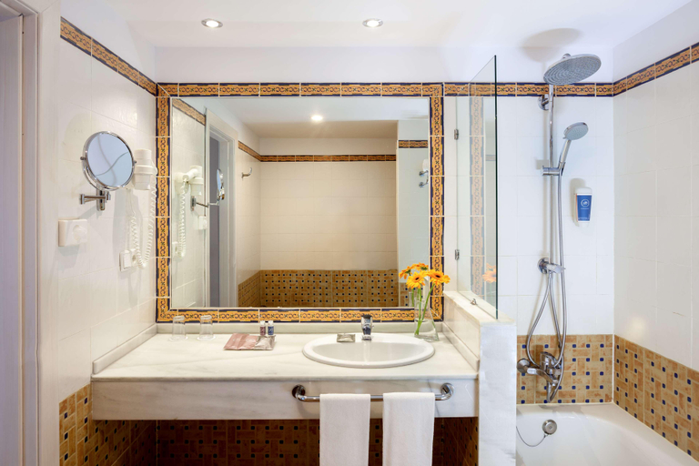 Bathroom 5, Occidental Isla Cristina, Huelva
