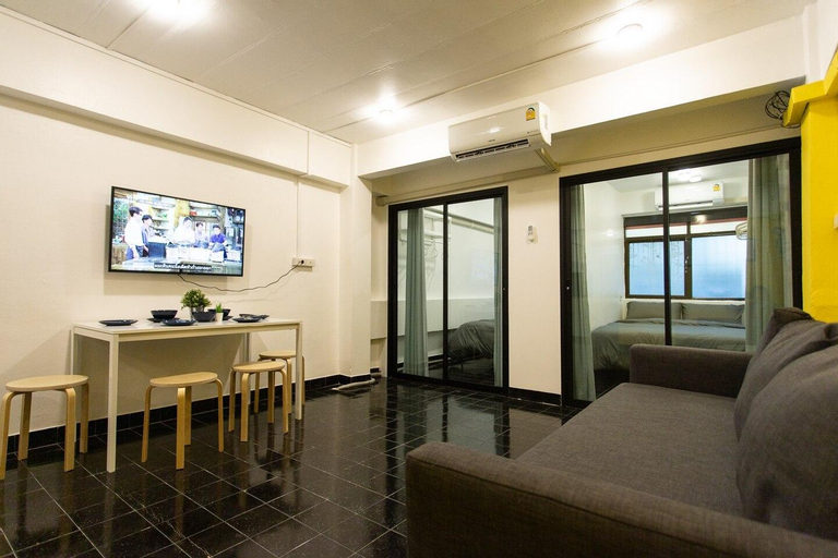W2 - 2 bedrooms 4-6 guests+kitchen 1min to BTS, Khlong San