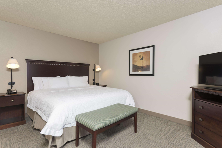 Bedroom 3, Hampton Inn & Suites Hartford-Manchester, Hartford