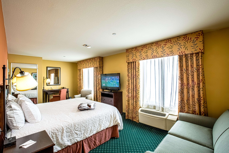 Bedroom 3, Hampton Inn & Suites Sacramento-Elk Grove Laguna, Sacramento