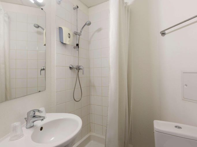 Bathroom 5, hotelF1 Longwy, Meurthe-et-Moselle