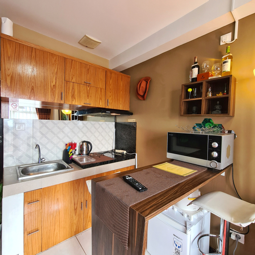 Dining Room 4, 2BR by D'Pera Victorien at Mekarwangi M Square Apartment, Bandung