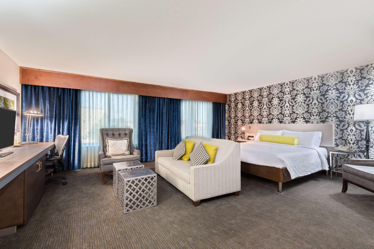 Bedroom 3, Hilton Garden Inn Westbury, Nassau