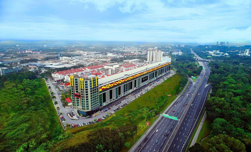 Exterior & Views