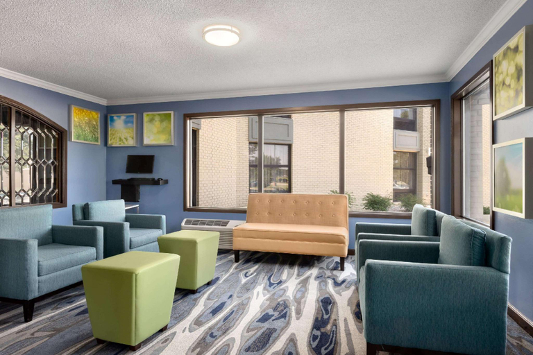 Public Area 2, Days Inn & Suites by Wyndham Merrillville, Lake