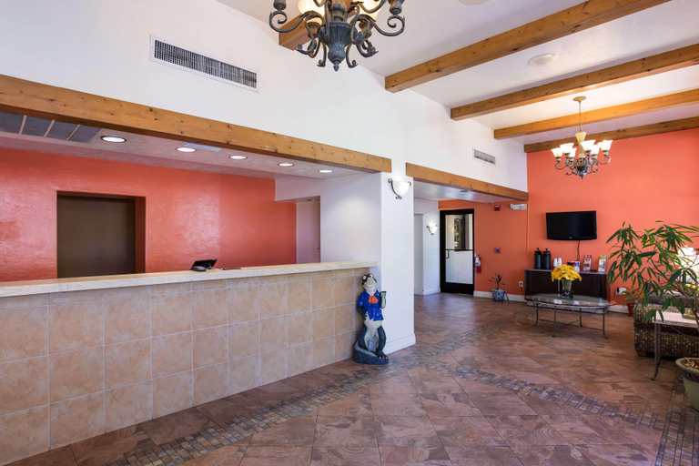 Public Area 2, Motel 6 Gainesville, FL, Alachua