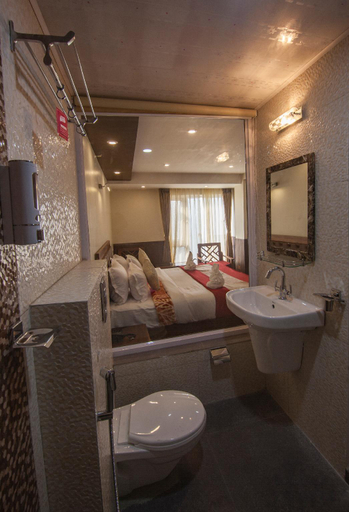 Bathroom, New Mandala Golden Spa Resort, Darjiling