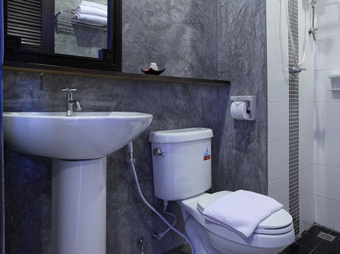 Bathroom 3, Karon Sino House, Pulau Phuket