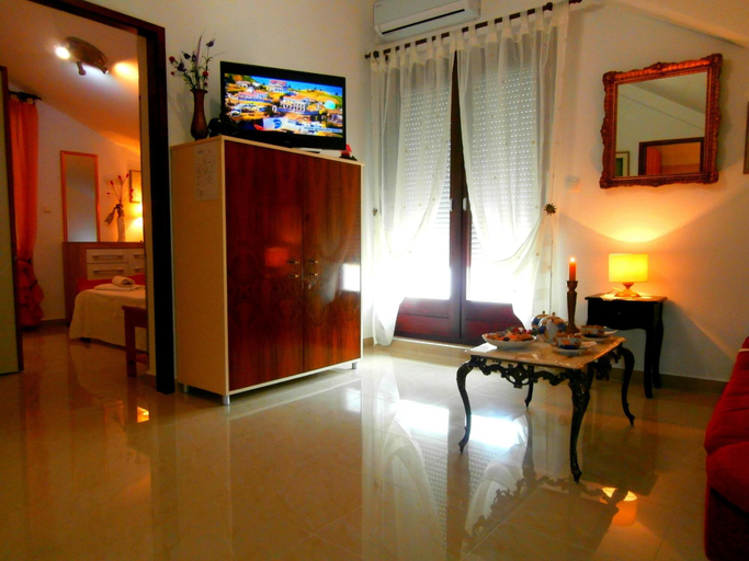 Public Area 4, Apartments Song, Split