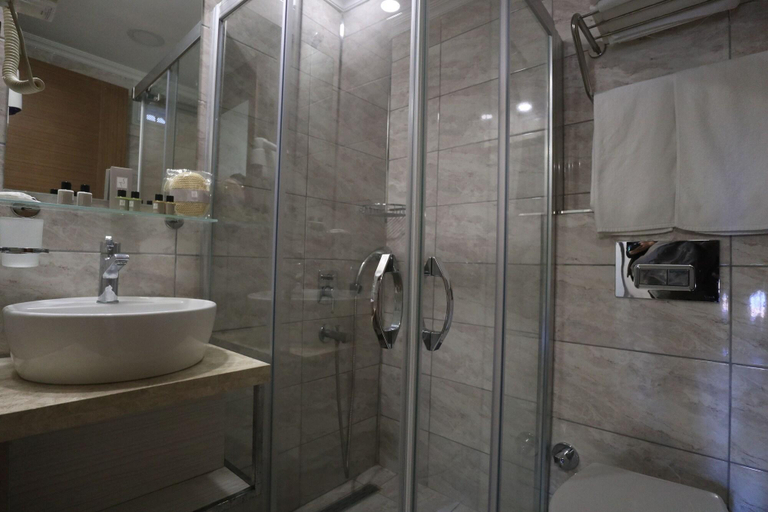Bathroom 5, NL Amsterdam Hotel, Fatih