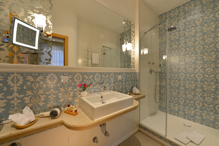 Bathroom 4