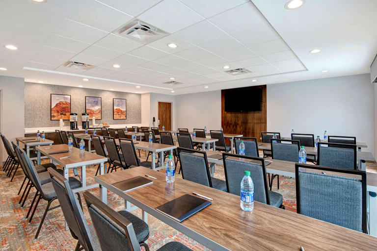 Food & Drinks 5, Hampton Inn Santa Fe South, Santa Fe