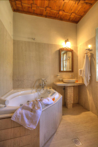 Bathroom 5, Archontiko Naoumidi, Thessaly