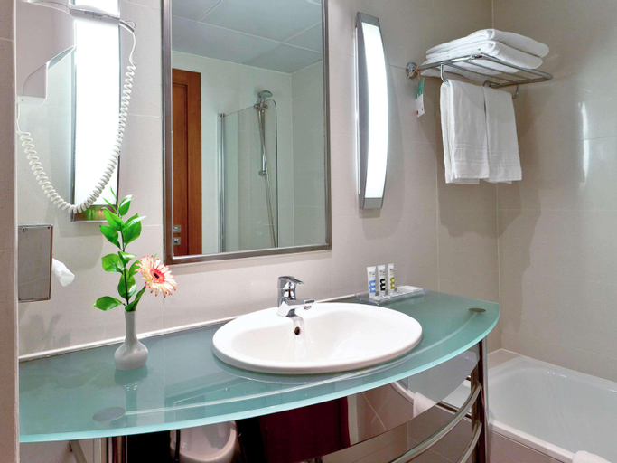 Bathroom 29