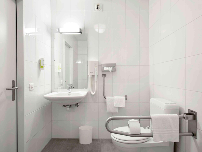 Bathroom 10