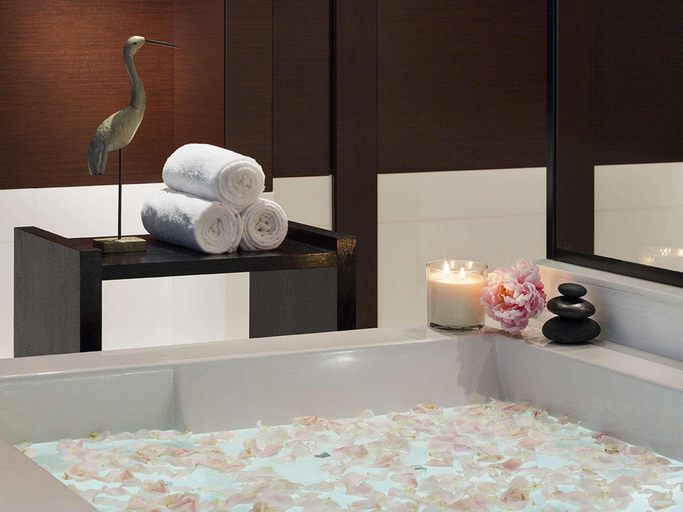 Bathroom 4, Grand Hotel Barriere Enghien les Bains, Val-d'Oise