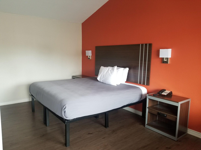 Bedroom 2, Econo Lodge, Bexar