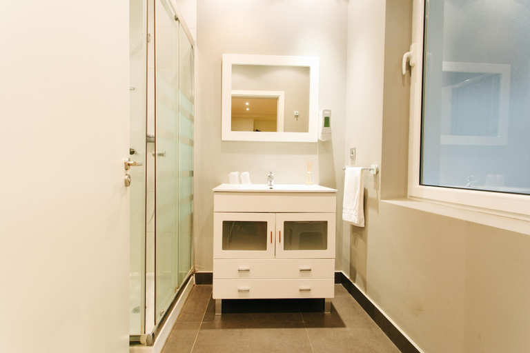 Bathroom 4, Pensión San Sebastián Centro, Guipúzcoa