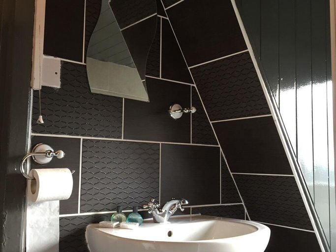 Bathroom 5, Roselodge House, Newcastle upon Tyne