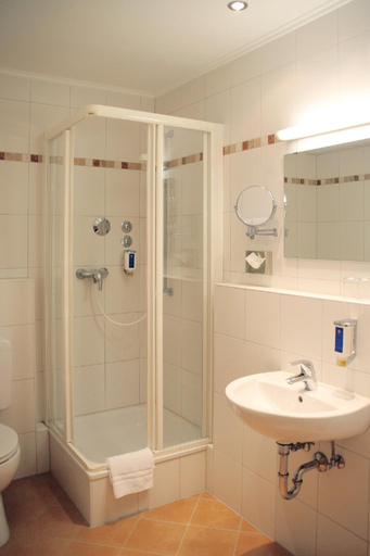 Bathroom 4, Isar City Hotel, München