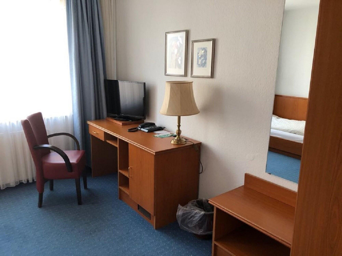 Bedroom 4, Wilhelms Haven Hotel, Wilhelmshaven