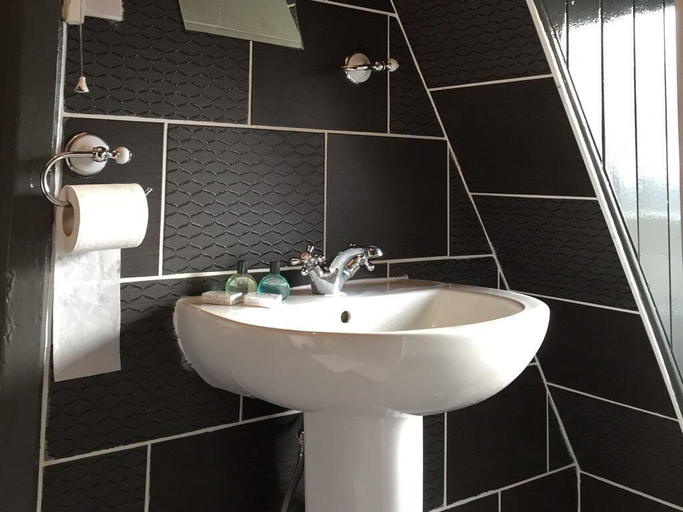 Bathroom 3, Roselodge House, Newcastle upon Tyne