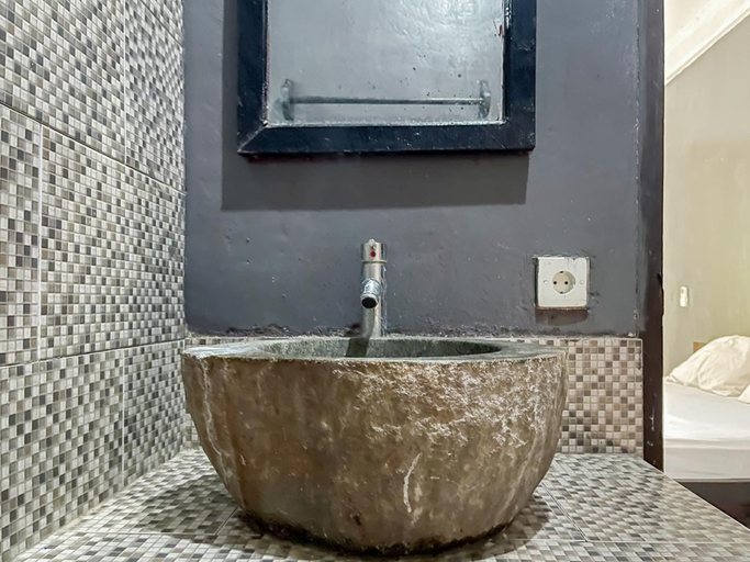 Bathroom 4, 711 Gili Trawangan Mitra RedDoorz, Lombok
