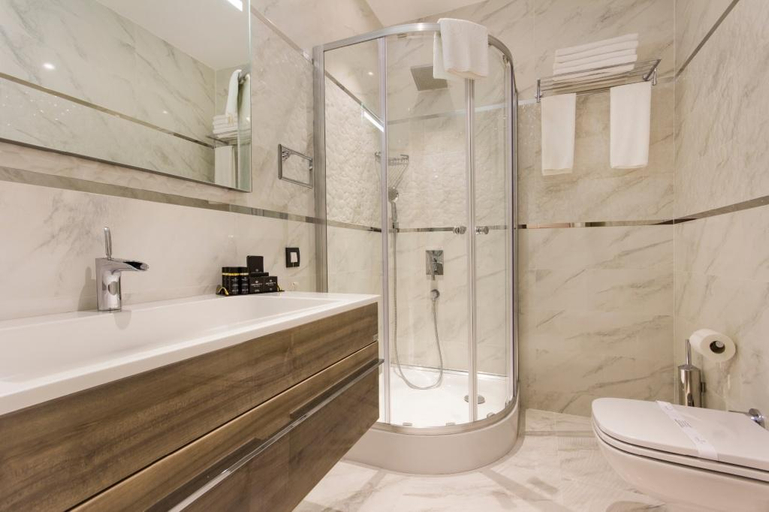 Bathroom 5, Dencity Hotel, Beyoğlu