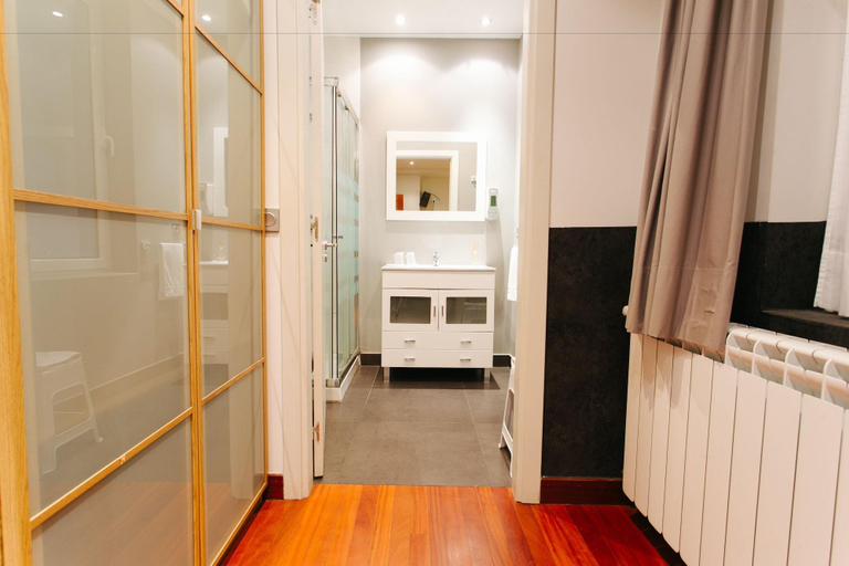 Bathroom 4, Pensión San Sebastián Centro, Guipúzcoa