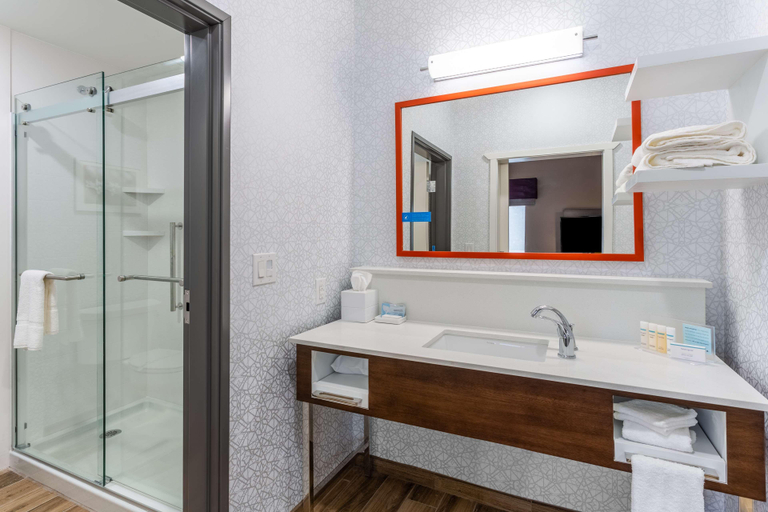 Bathroom 4, Hampton Inn And Suites Guymon, Texas