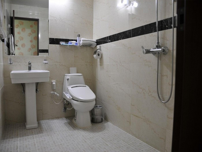 Bathroom 3, Masters Tourist Hotel, Gwangsan