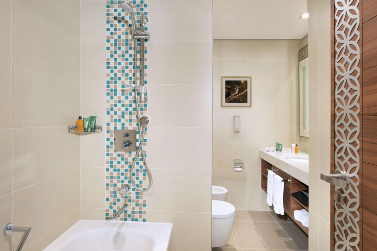 Bathroom 5, Hilton Garden Inn Dubai Jumeirah, Dubai