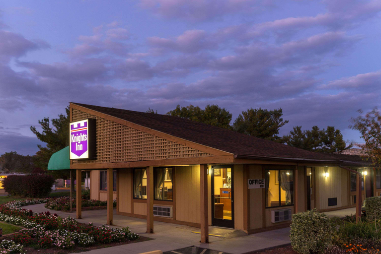 Exterior & Views 2, Knights Inn Martinsburg, Berkeley
