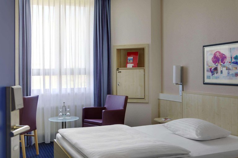 Bedroom 4, IntercityHotel Kassel, Kassel