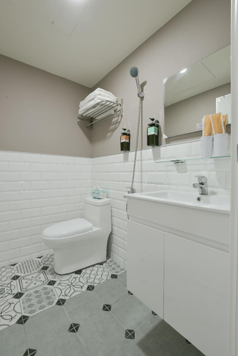 Bathroom 3, Fengjia Buddy House, Taichung