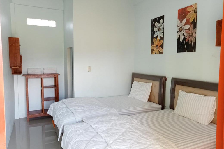 Bedroom 2, Hotel Anugrah Situngkir 3 near Creative Hub Pangururan Samosir RedPartner, Samosir