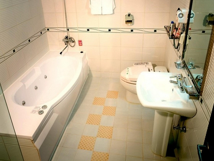 Bathroom 5, Masters Tourist Hotel, Gwangsan