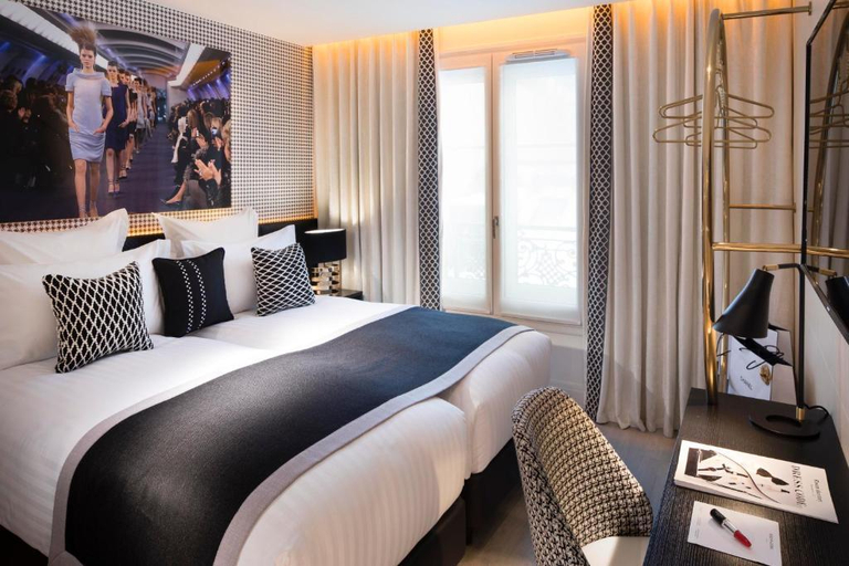 Bedroom 3, Dress Code, Paris