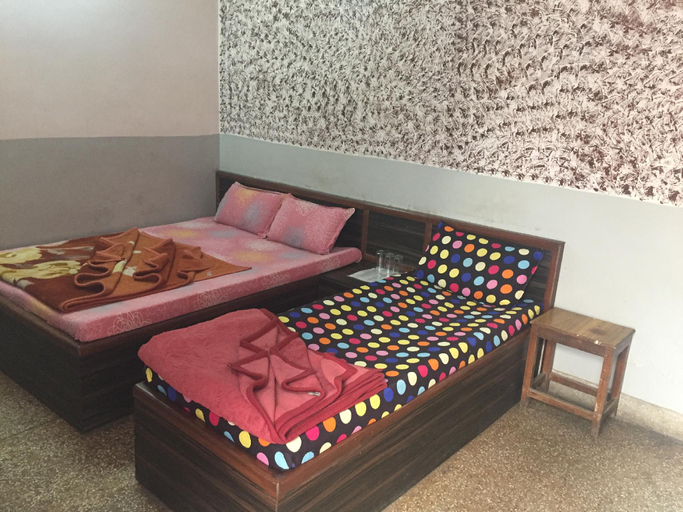 Bedroom 4, Hotel Bajrang, Delhi