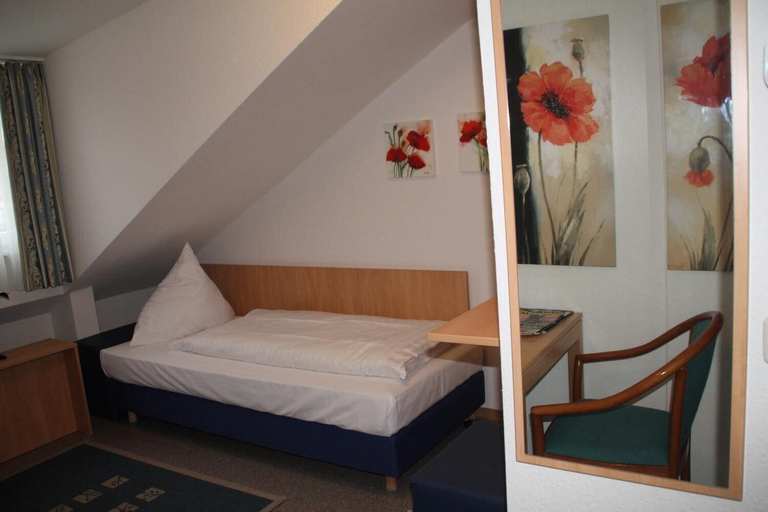 Bedroom 4, HOTEL RIESENJunior by Trip Inn, Main-Kinzig-Kreis