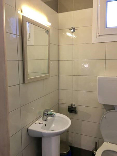 Bathroom 5, Hotel Kastoria, Central Macedonia